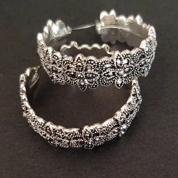 Textured silver hoop earrings with black detail - Picture 9 of 10